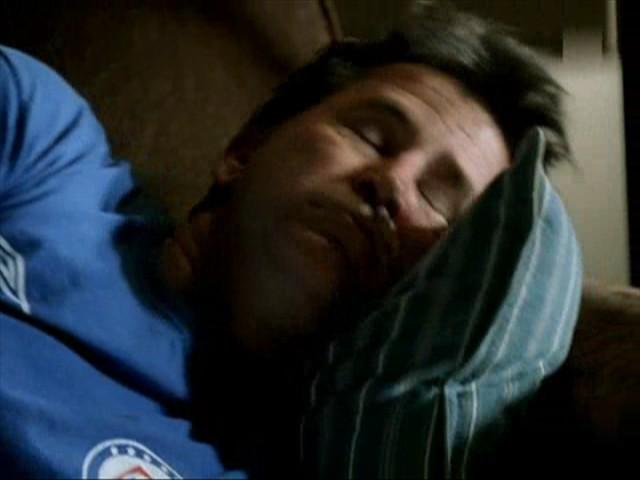 Jack Malone (Anthony LaPaglia) endormi