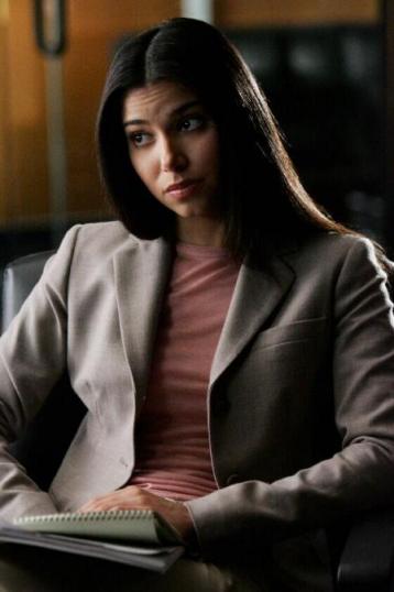 Elena Delgado (Roselyn Sanchez)